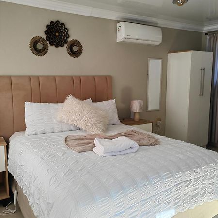 Back Of The Moon Guesthouse Kuruman Luaran gambar